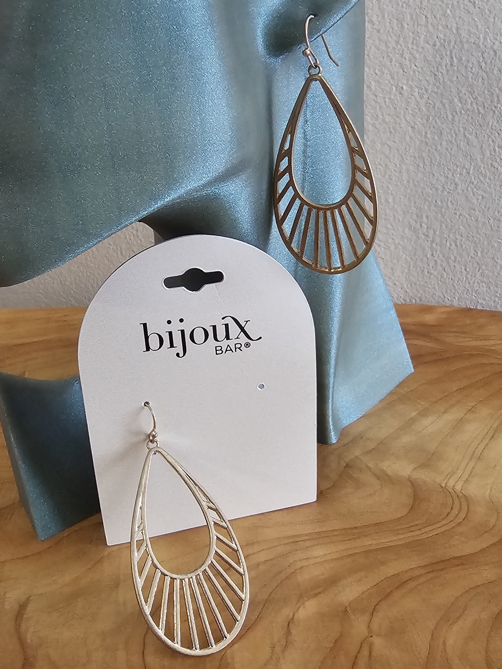 Openwork Teardrop Dangle Earrings - Picture 4 of 5